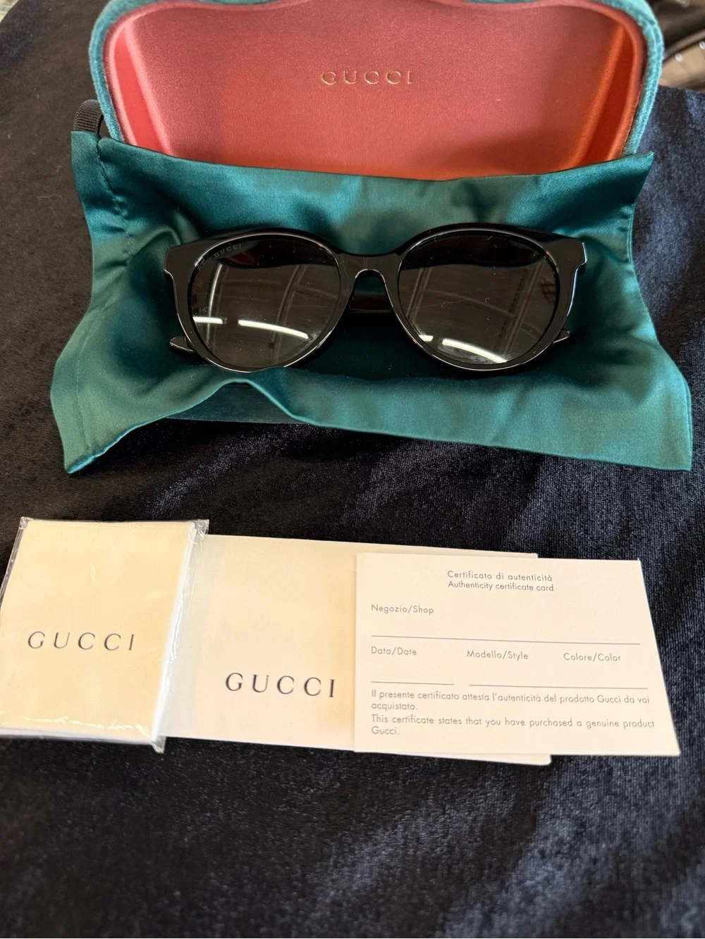 Gucci Black Round Sunglasses with Dark Lenses